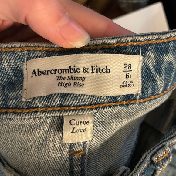 Abercrombie High Rise Curve Love Ripped Skinny Jeans - Picture 4 of 4